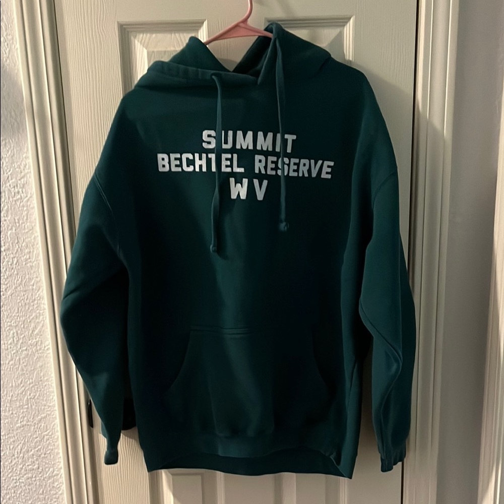 Oura Green Sweater Classic Pullover Style